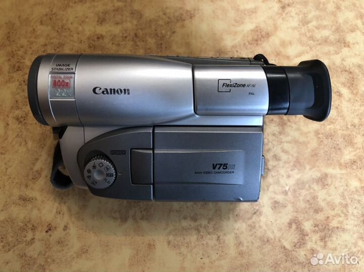 Видеокамера Canon V75Hi