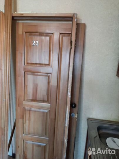Дверь входная деревянная с коробкой и наличками