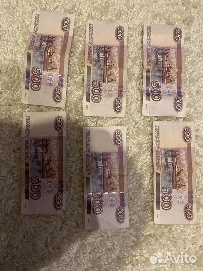 Купюра пятьсот рублей с корабликом