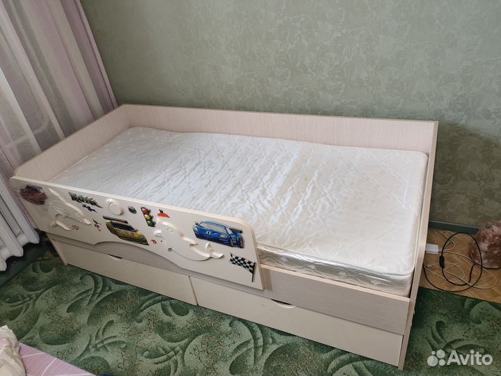 Кровать с матрасом