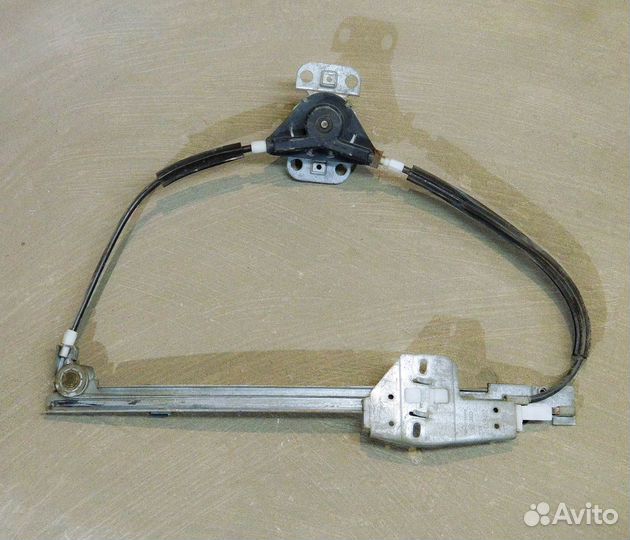 Стеклоподъемник задний правый VW Passat B3