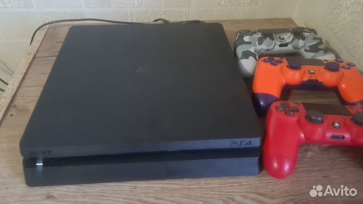 Sony PS4 slim + 2 геймпада + игры