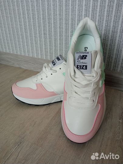 Продам кроссовки