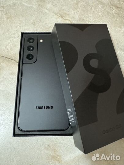 Samsung Galaxy S22, 8/256 ГБ