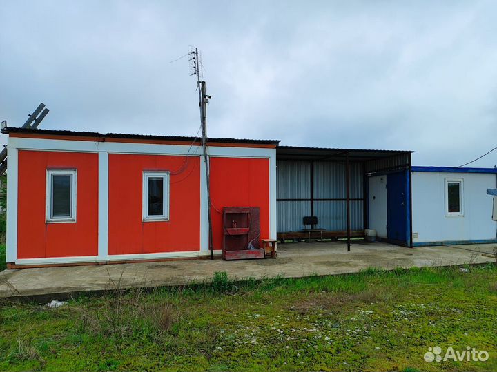 Комплекс из 2 бытовых помещений