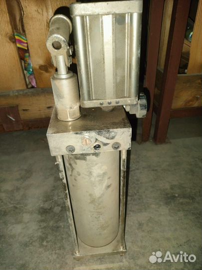 Насос пневмогидравлический для пресса 20т
