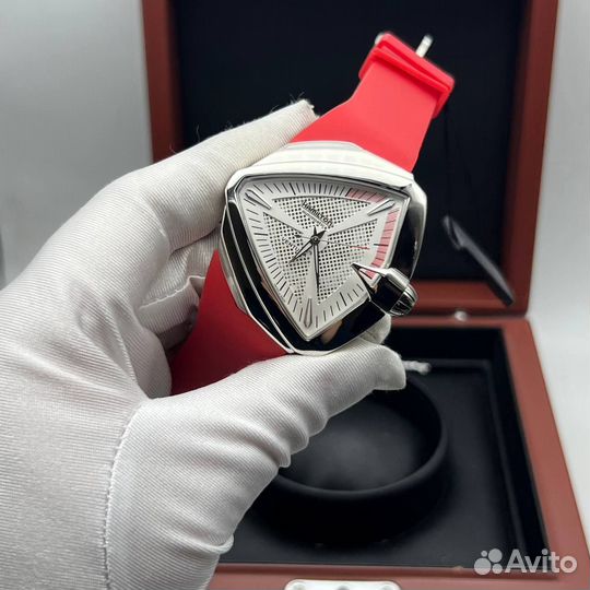 Часы Hamilton Ventura