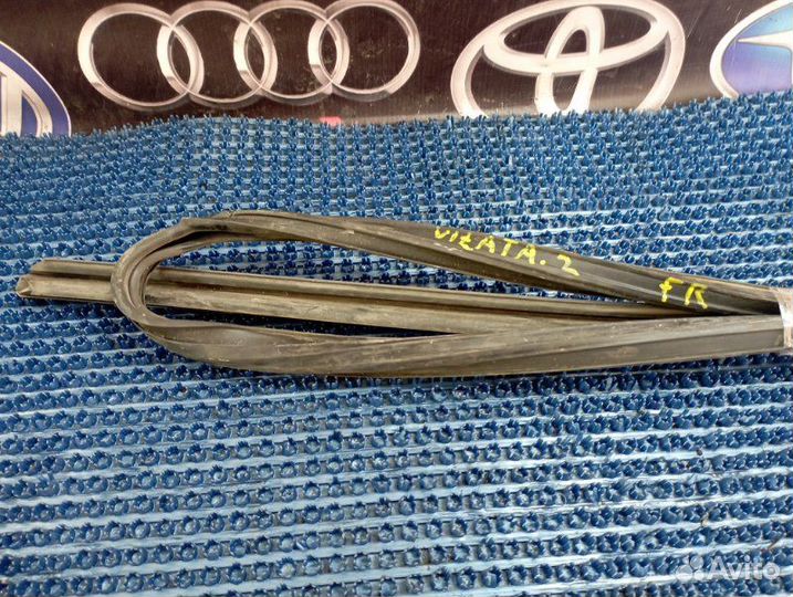 Уплотнитель стекла двери передний правый Suzuki