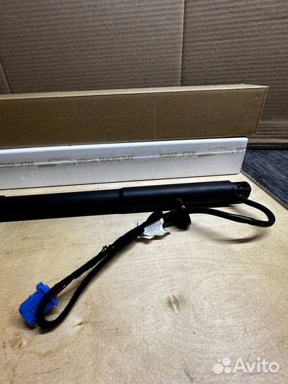 Привод крышки багажника Mercedes A1668901230