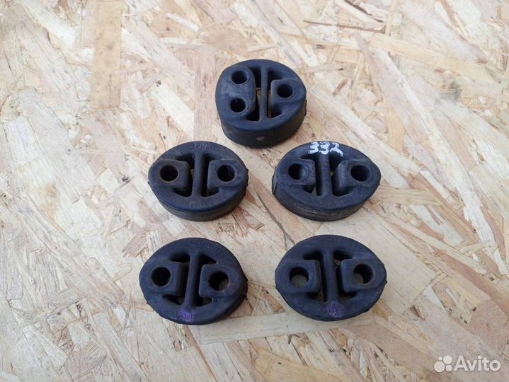 Резинка глушителя Toyota Land Cruiser 200 к-т 5шт