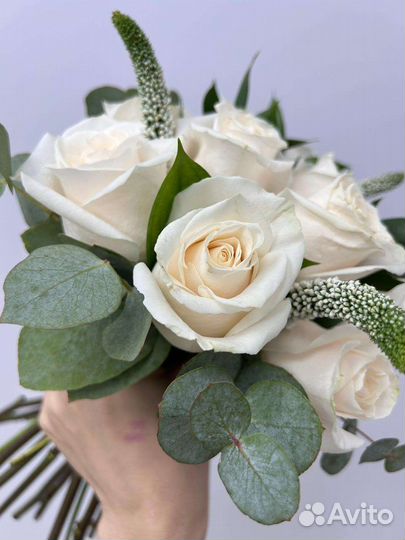 Свадебный букет в белой цветовой гамме