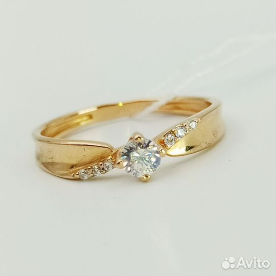 Золотое кольцо с фианитами