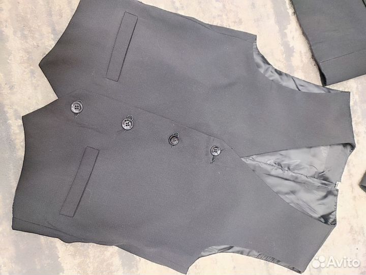 Пиджак, жилет и галстук для мальчика