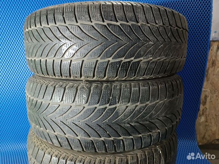 Goodyear UltraGrip 2 215/60 R16