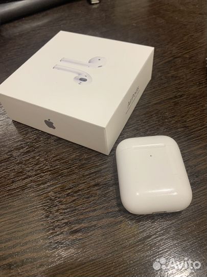 Apple AirPods with Wireless Charging Case