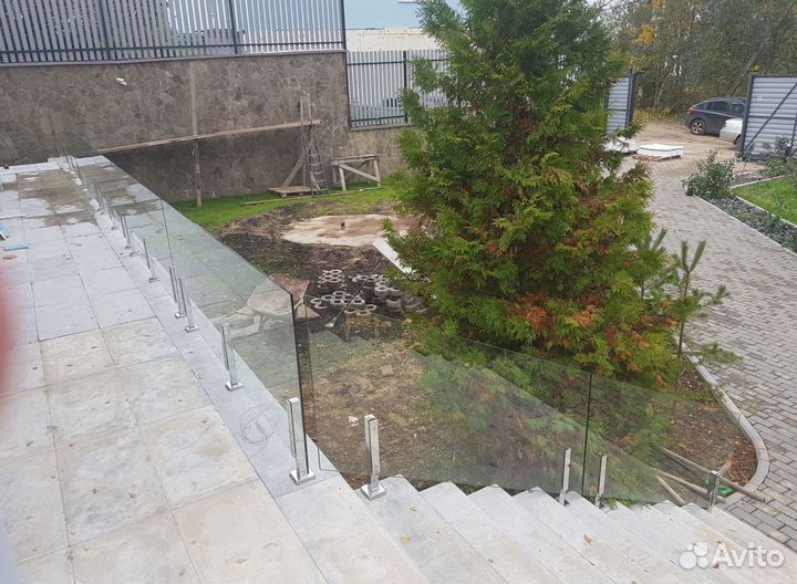 Ограждения для лестниц и балконов из стекла