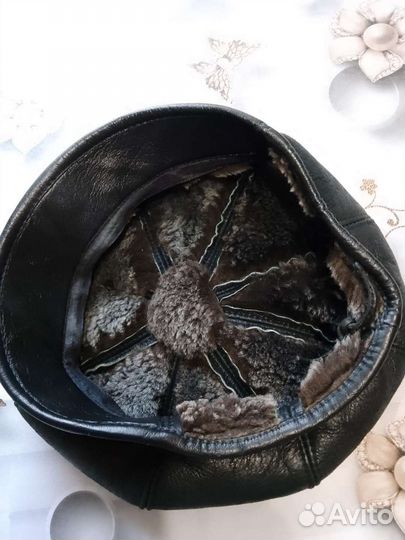 Кепка кожаная женская