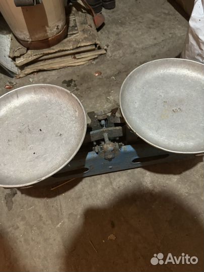 Весы с гирьками