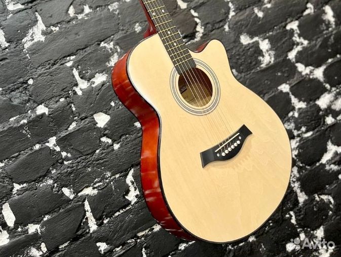 Акустическая гитара Белучи