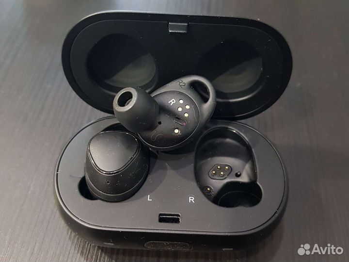 Наушники Samsung Gear IconX