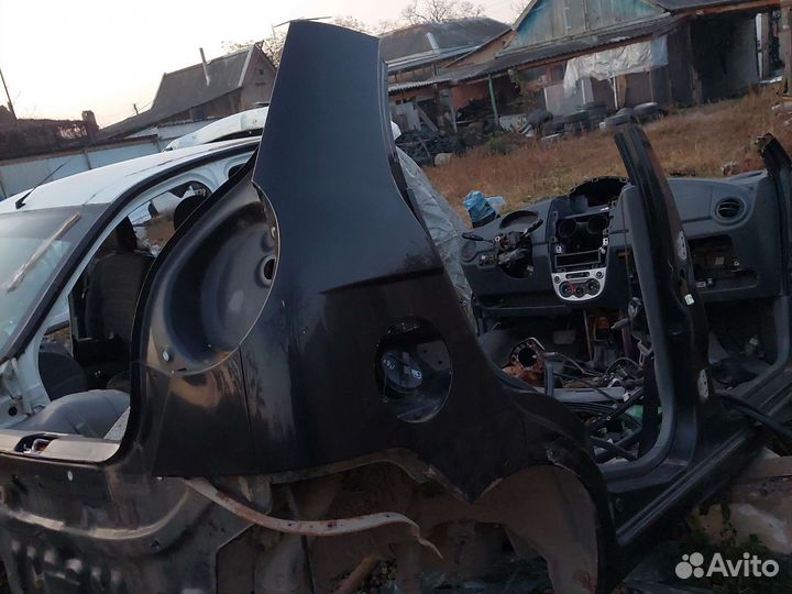 Заднее правое крыло chevrolet spark м200