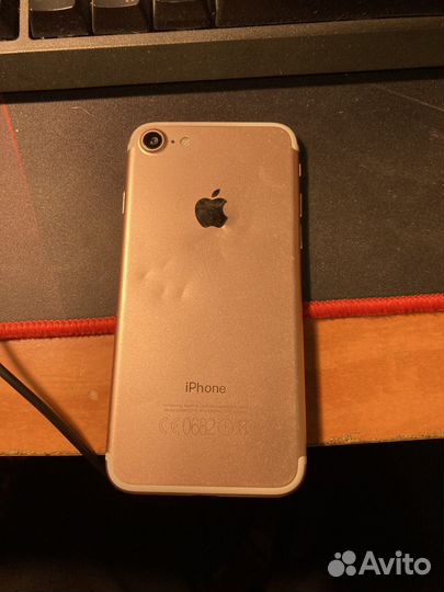 Телефон iPhone 7