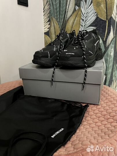 Balenciaga triple s black