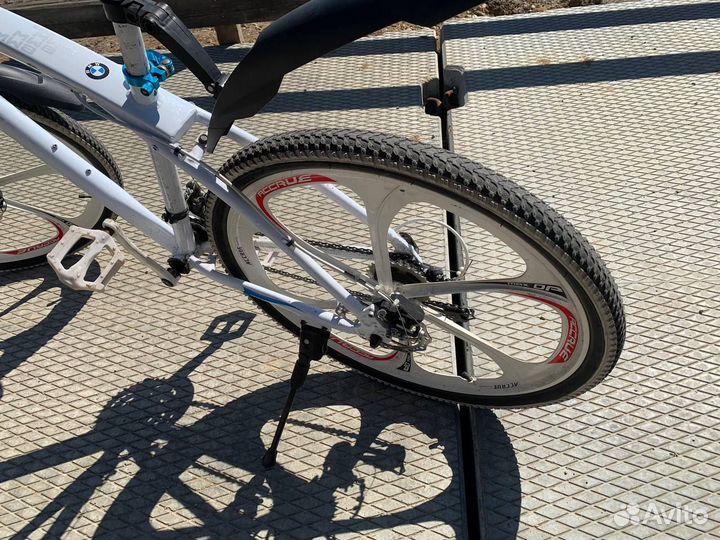 Велосипед на литых дисках 26 колеса