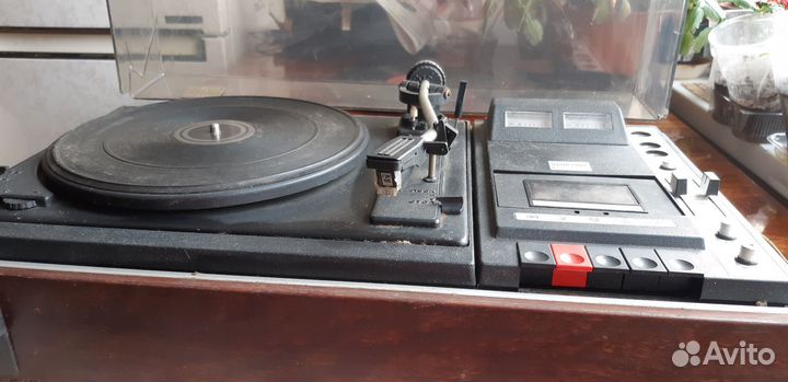 Проигрыватель винила и кассет Радиотехника