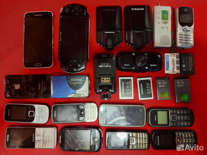 Видио регистраторы, телефоны, радио на запчасти