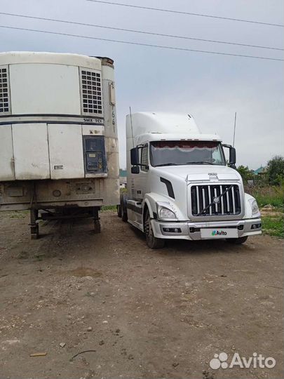 Volvo VNL 64T с полуприцепом, 2003