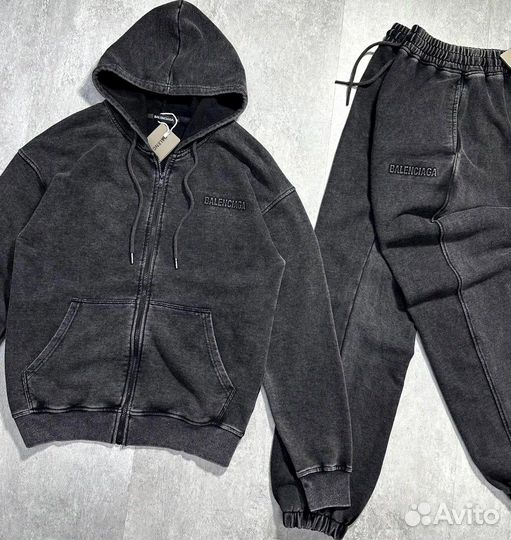 Спортивный костюм. От Balenciaga