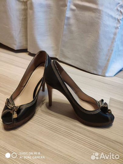 Туфли с открытым носом