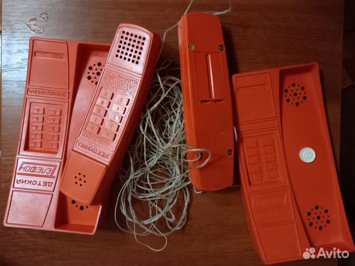 Детский игрушечный телефон