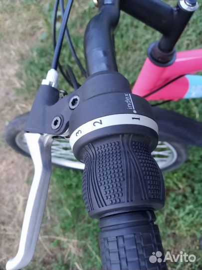 Девушке Актико 26