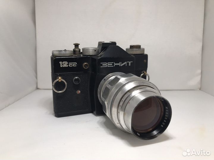 Пленочный фотоаппарат рабочие 35 мм с обективом
