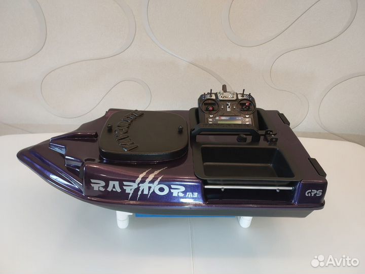Карповый кораблик c GPS Favorite raptor
