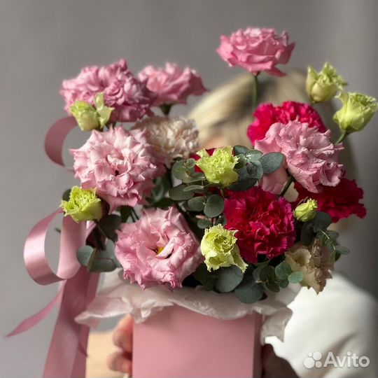 Композиция с ажурной эустомой и диантусами