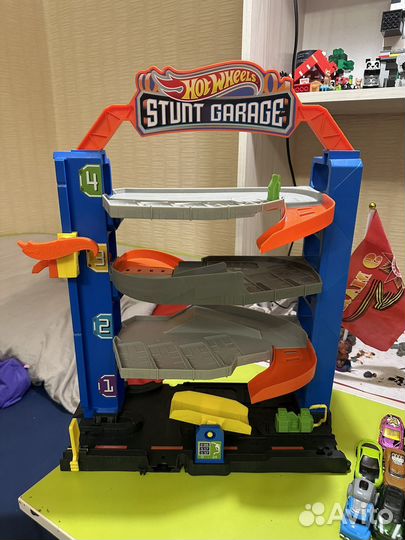 Машинки хот вилс hot wheels и гараж (оригинал)