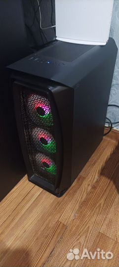 Игровой компьютер с монитором