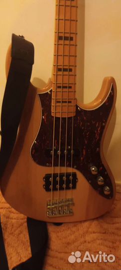 Бас гитара+комбик+кабель