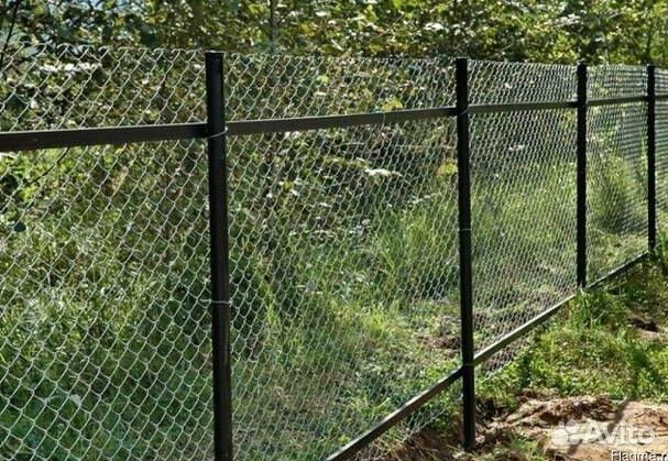 Забор из сетки-рабицы