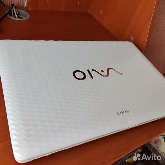 Ноутбук sony vaio 17.3