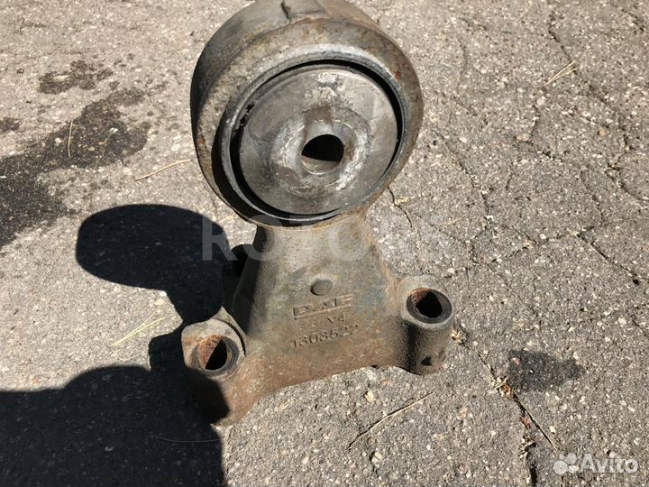 Кронштейн торсиона кабины левый DAF XF 105 2013