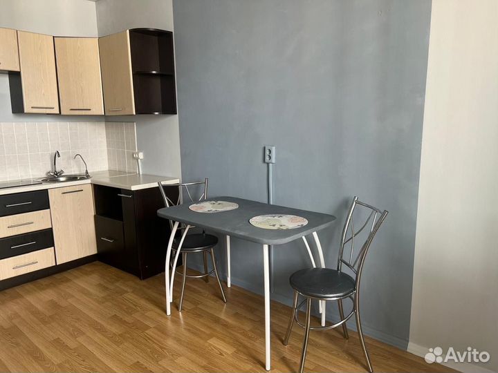 Стол и стулья комплект