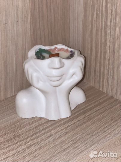 Свеча в гипсовом подсвечнике