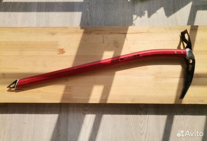 Ледоруб Alpin Tour G Ice Аxе 70 cm Red