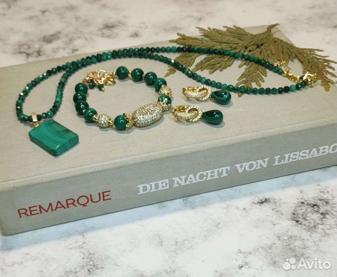 Комплект украшений из малахита