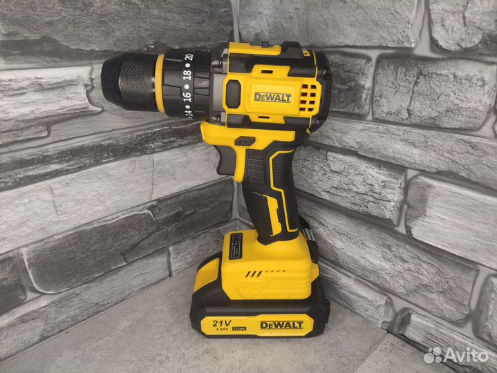 Шуруповерт бесщеточный DeWalt