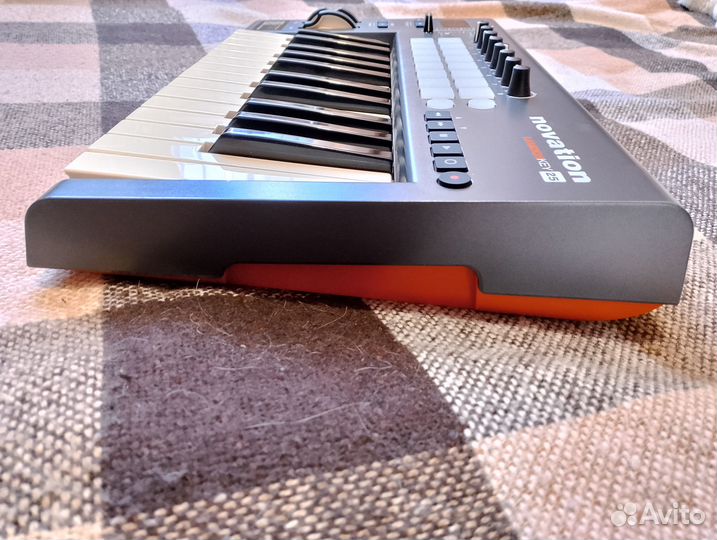 Midi клавиатура Novation Launchkey 25
